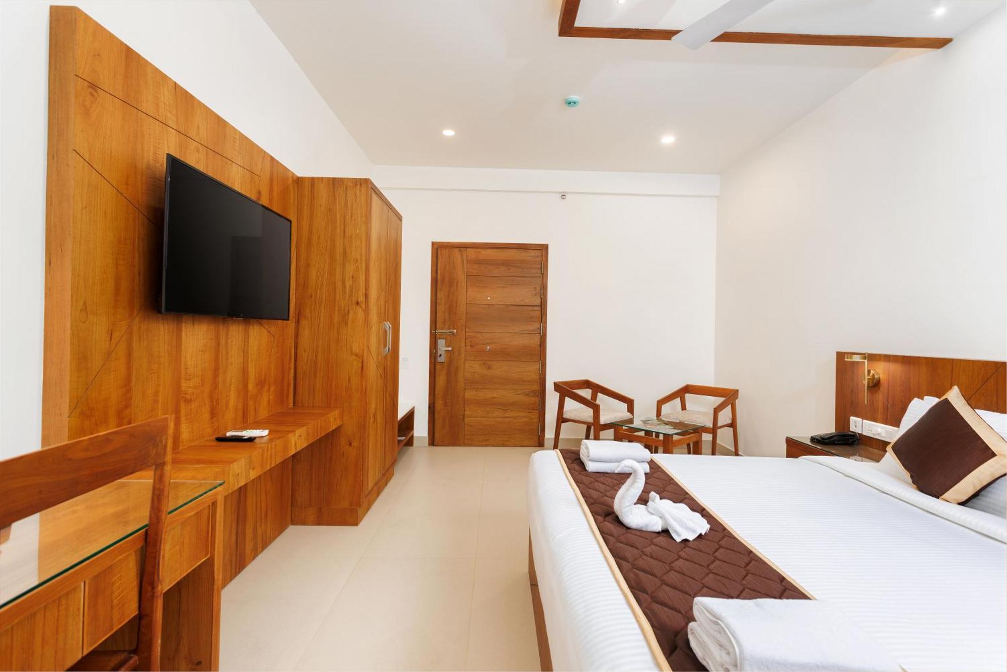 Hotel Lincoln Square Теккади Экстерьер фото