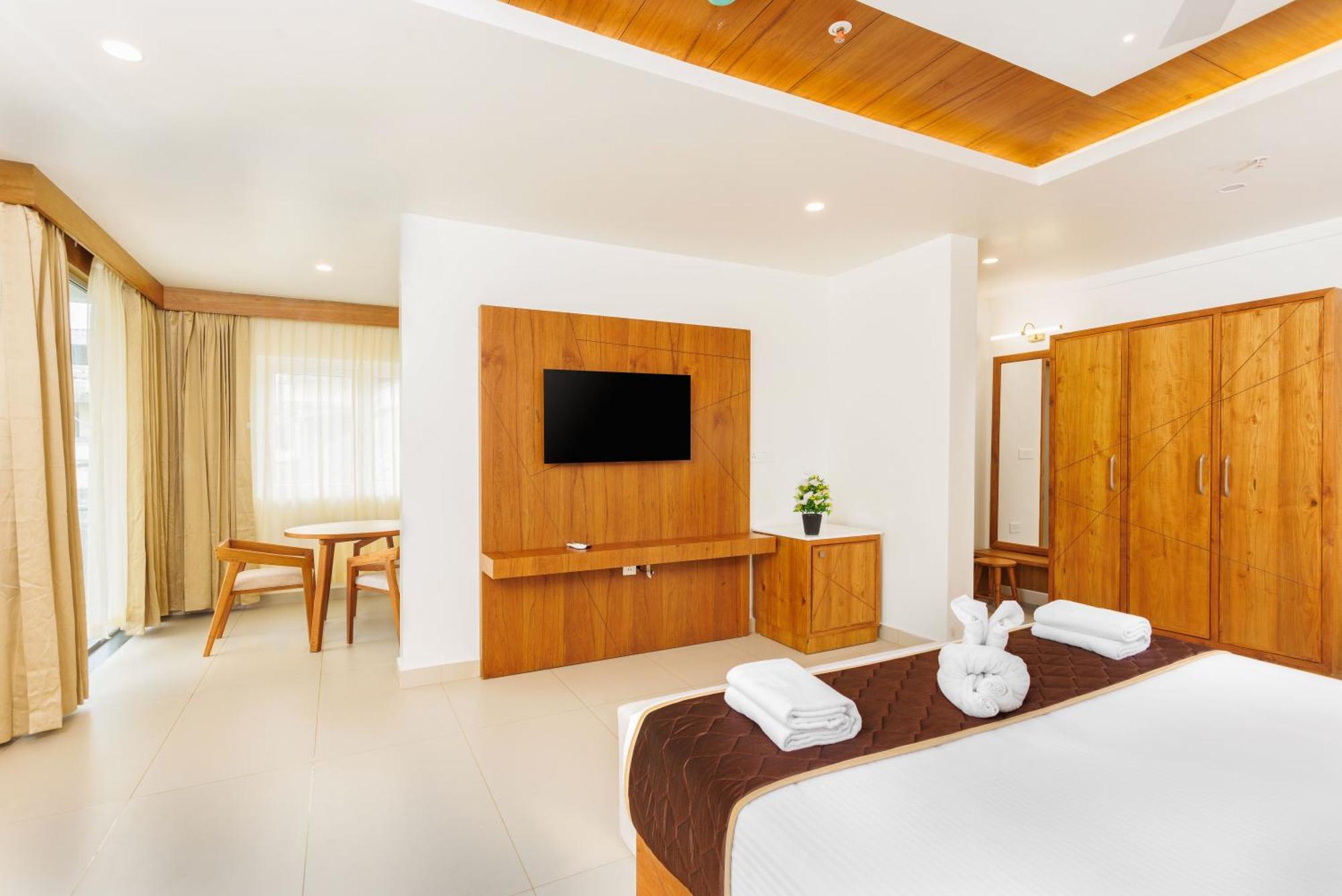 Hotel Lincoln Square Теккади Экстерьер фото