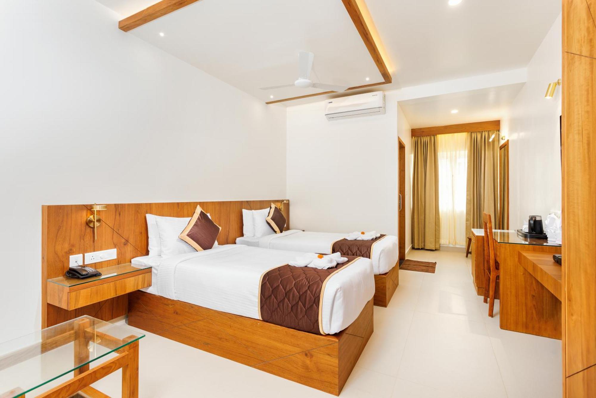 Hotel Lincoln Square Теккади Экстерьер фото