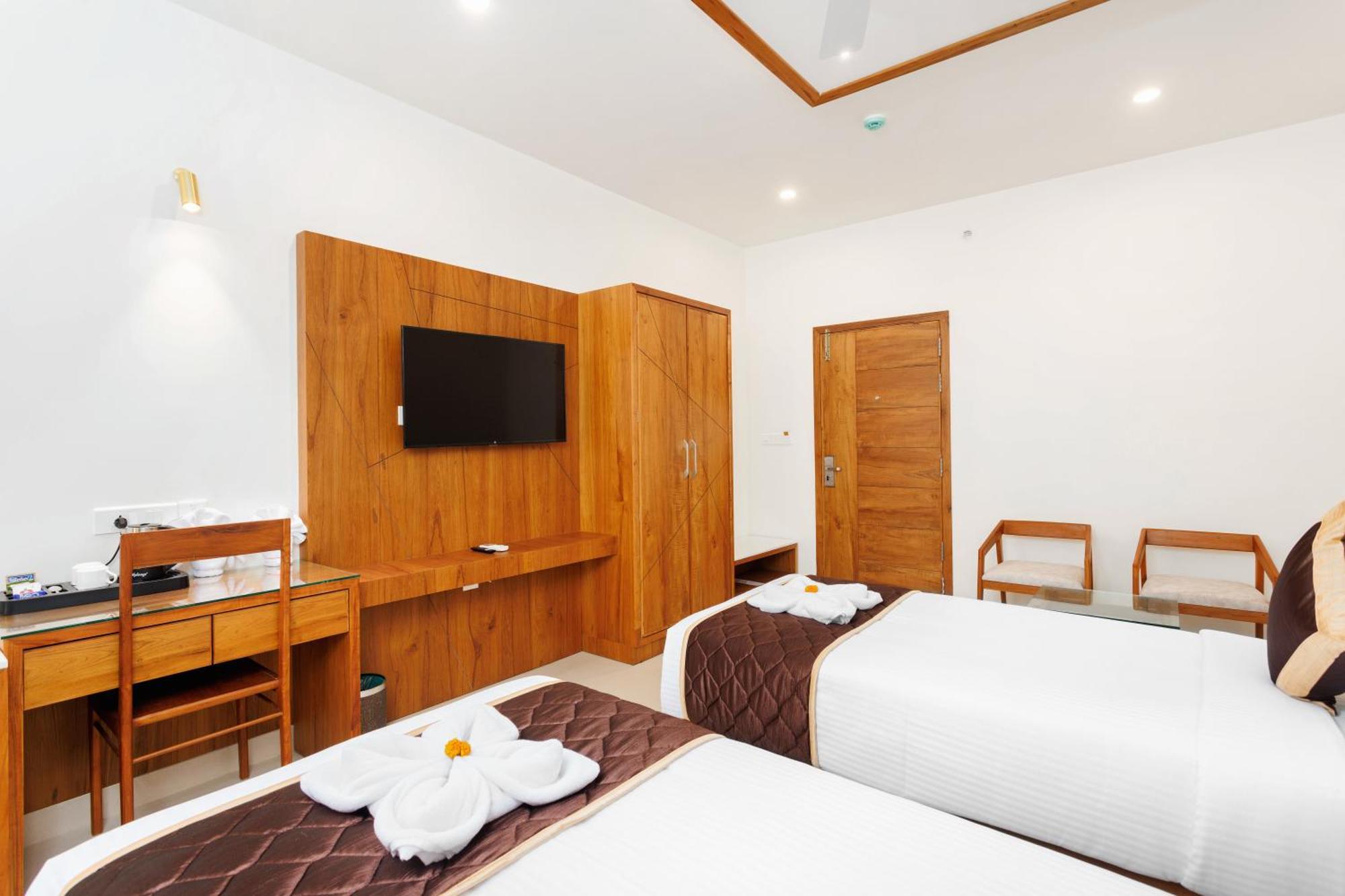 Hotel Lincoln Square Теккади Экстерьер фото