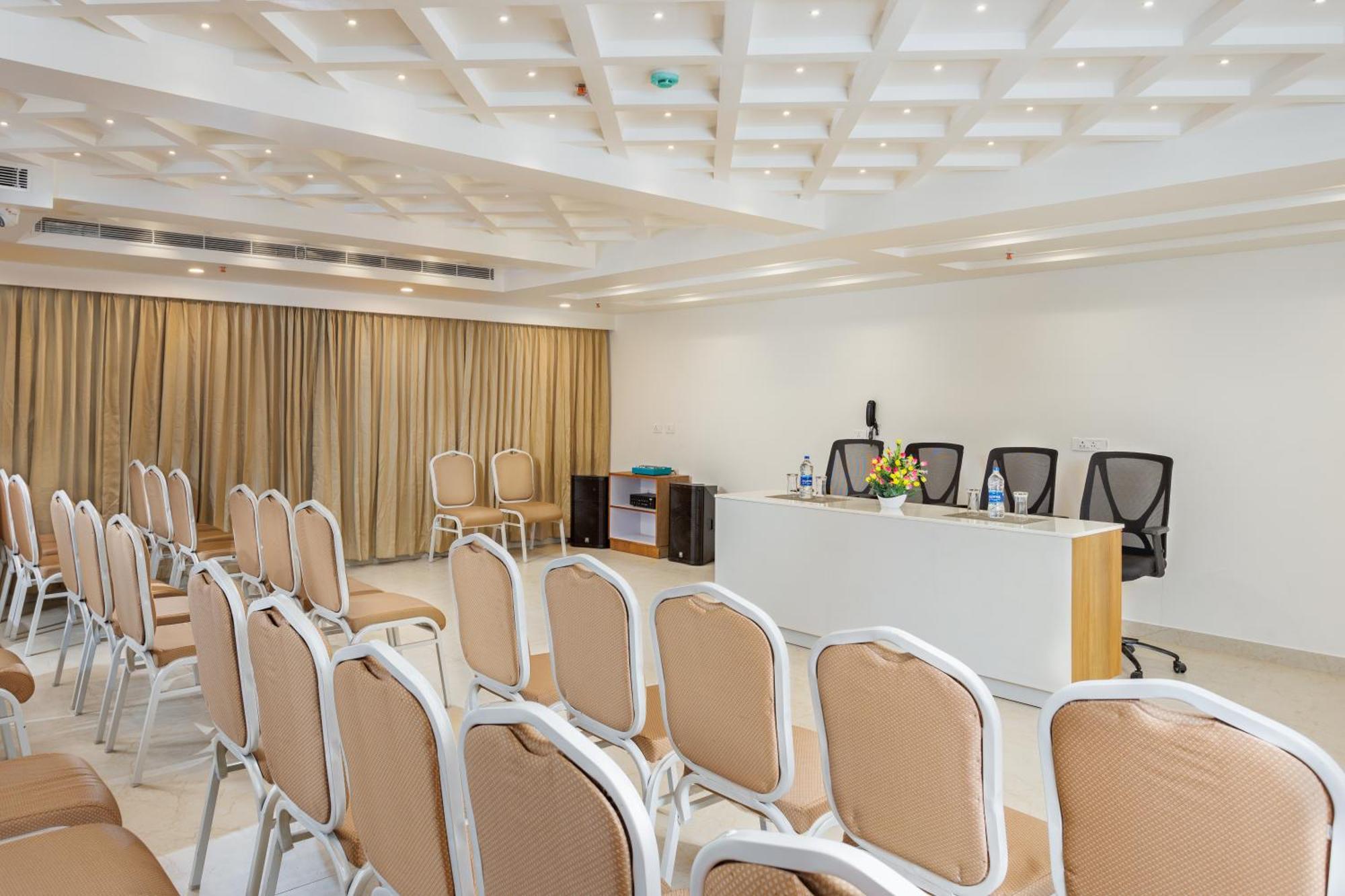 Hotel Lincoln Square Теккади Экстерьер фото